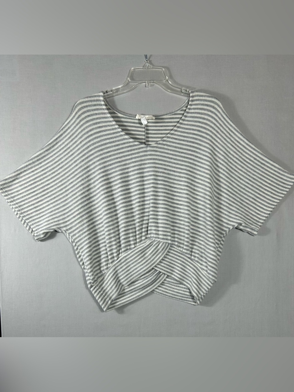 One Urban Day Heather Gray/Gray Striped Short Sleeve Medium Knotted Front Design